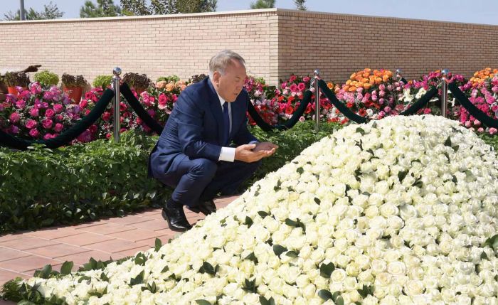 Назарбаев Ислам Каримовтің рухына тағзым ету үшін Самарқандқа келді 