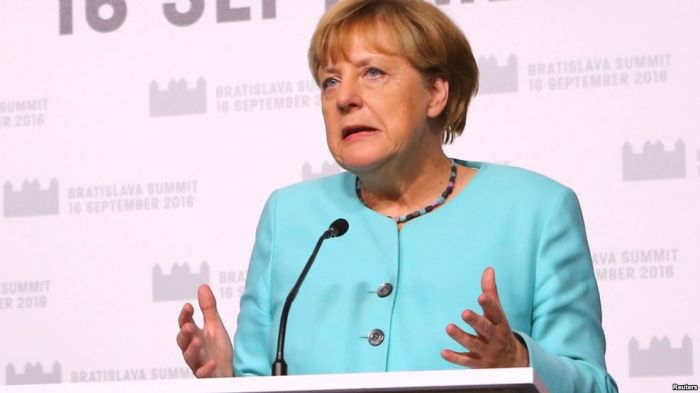 Меркель Ресейге Сириядағы әрекеті үшін санкция салуды жоққа шығармады