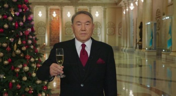 Назарбаев қазақстандықтарды жаңа 2017 жылмен құттықтады  