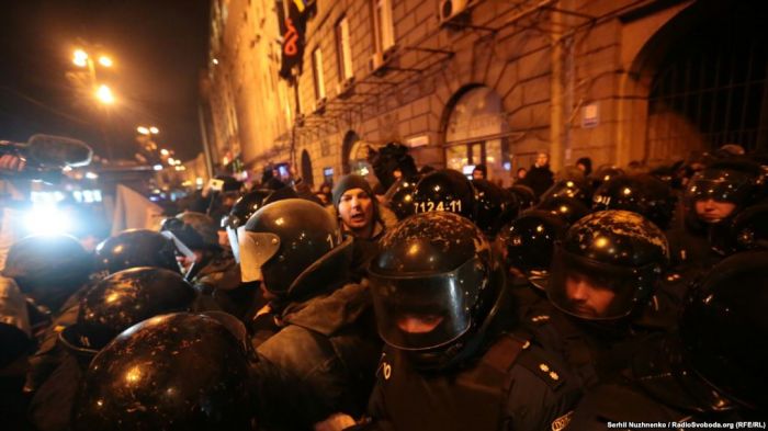 Киевте демонстрацияға қатысқандар полициямен қақтығысты