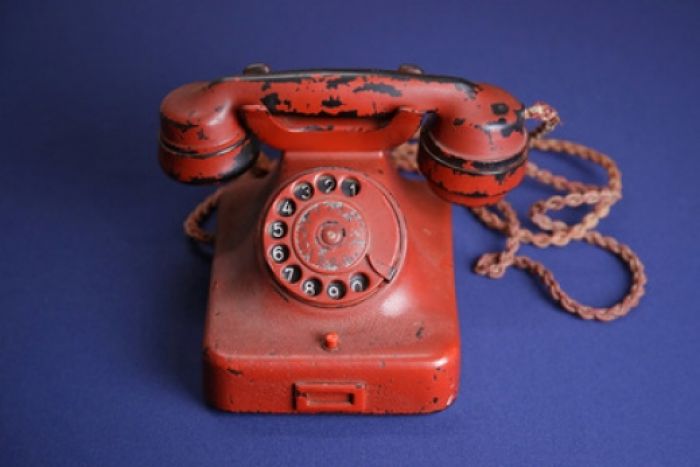 Гитлердің «қанды» қызыл телефоны 243 мың долларға сатылды 