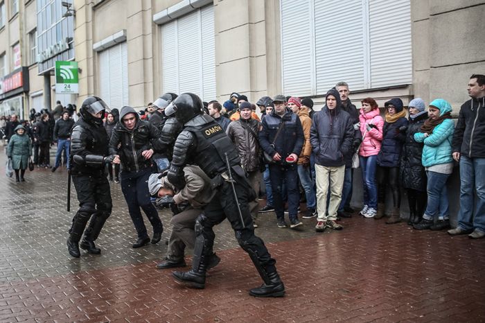 Беларусия арнайы қызметі Минскіде жаппай тәртіпсіздіктерге жол бермеді; 26 адам ұсталды