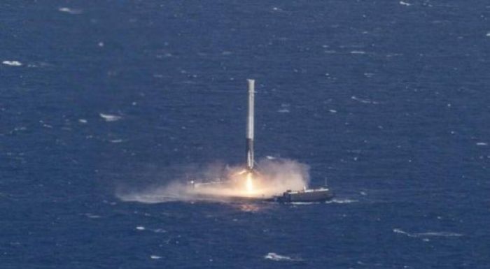 Ғарыштағы сенсация: SpaceX зымыранды қайта ұшырды  