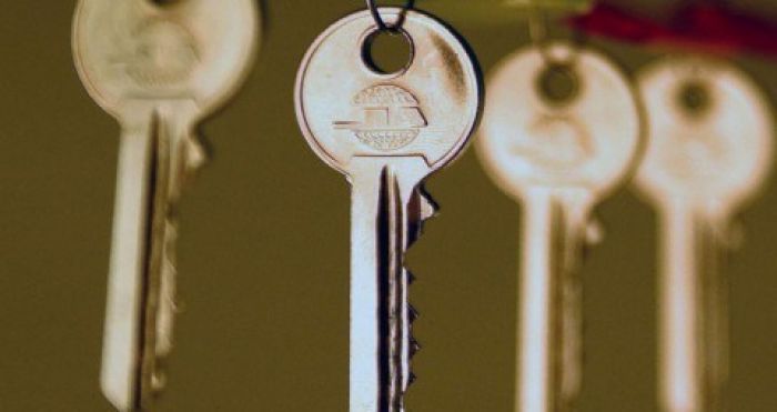 Ажырасқандар мен әскерилерді Астанада тегін баспана кезегінен шығарып тастау ұсынылды  