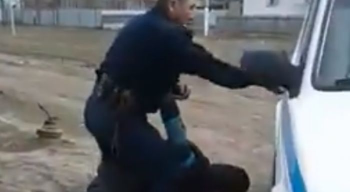 Полицейден соққы көрдім деп мәлімдеген ер адам оқиғаның қалай болғанын айтып берді  