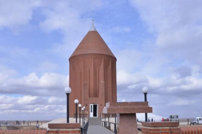 Ұлттық пантеонға кімдер жерленеді? 