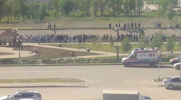 Ақтөбеде үш жасөспірім бір топ адамның көз алдында суға батып кетті  