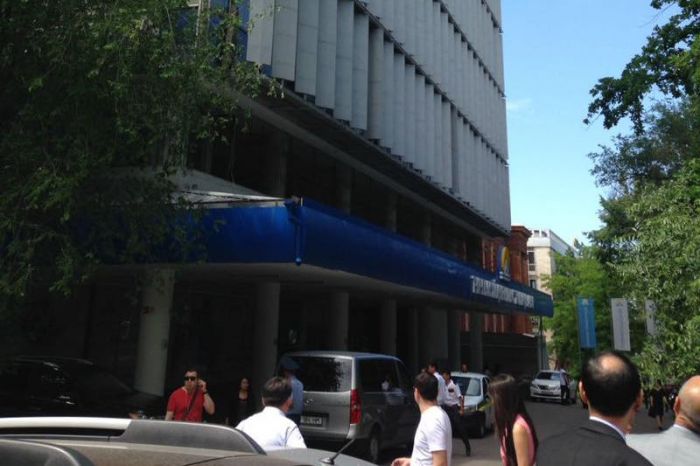 Банк ғимаратынан «жарылғыш зат» табылмады - Алматы полициясы  