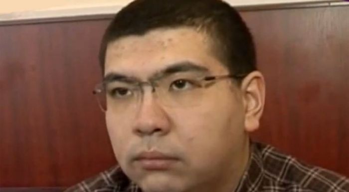 Мойнында қарызы бар атышулы Үсеновтің шетелге қалай шыққаны белгілі болды   