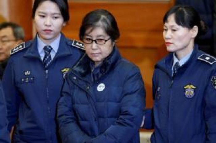 Оңтүстік Корея экс-президентінің құрбысы үш жылға сотталды  