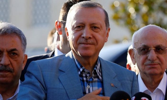 Түркия президенті Ердоған есінен танып құлады  