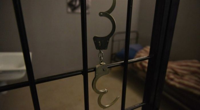 Шымкентте аудандық ЖПҚ басшысы ақша жымқырды деген күдікпен қамауға алынды 