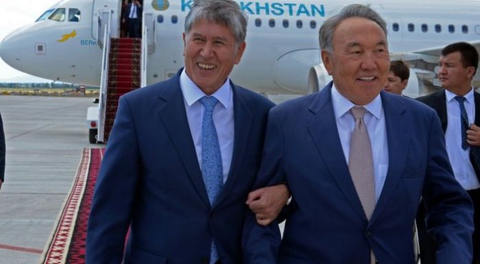 Назарбаев Қырғызстанға 100 миллион доллар бөлу туралы құжатқа қол қойды  