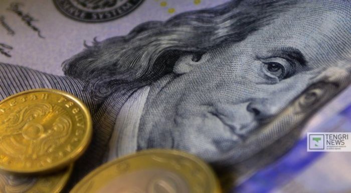 Ұлттық валюта бағамы долларына 330 теңгеге дейін әлсіреді 