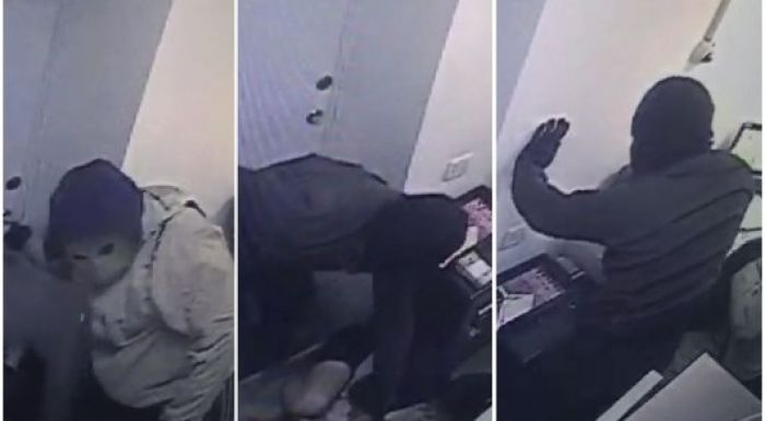 Талғарда Kaspi bank бөлімшесі тоналды: Ұрылар шатырдан түскен 