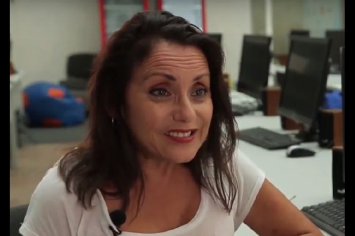 ​Димаштың америкалық жанкүйері әншінің отанына мұхит асып келді 