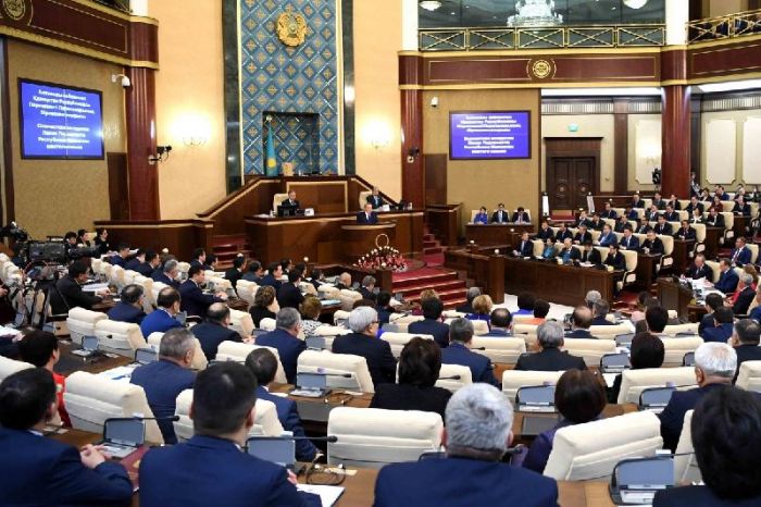 Мемлекет басшысы алтыншы сайланған Парламенттің үшінші сессиясын ашты  