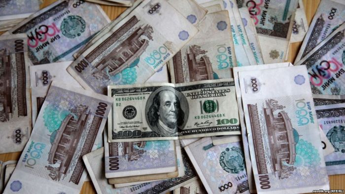 Өзбекстан Орталық банкі сумды шұғыл девальвациялады