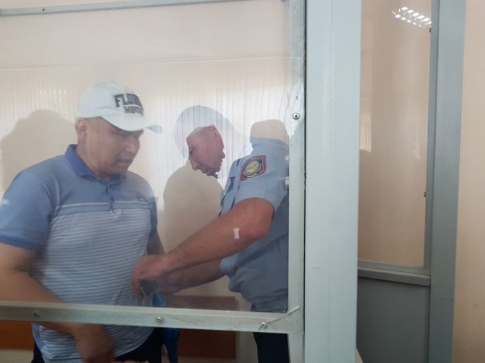 Шымкенттегі жемқорлық дауы: Үкімді естіген парақор судья жылап жіберді 