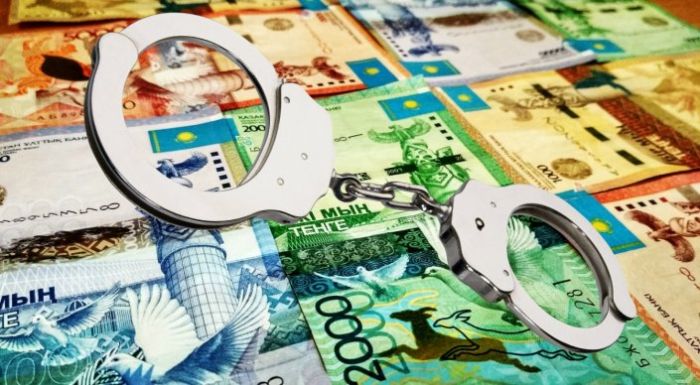 Ақтөбе облысында банк қызметкері клиенттердің шотынан ақша ұрлады деп айыпталды
