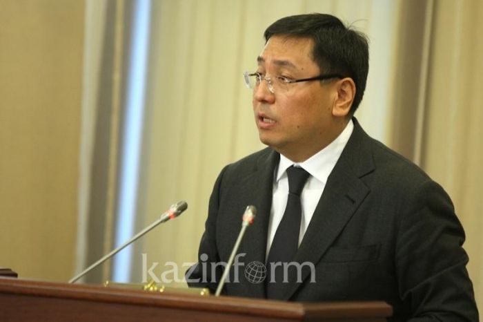 Үкіметте латын әліпбиін енгізудің нақты жоспары бар - Ерболат Досаев 