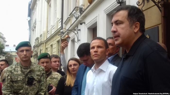 Львовта Саакашвили түскен қонақүйге полиция барды