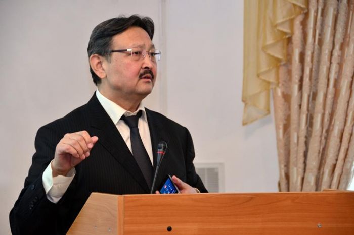 Ерден Қажыбек «ә", «ө", «ү» әріптерінің латын нұсқасын сынайтындарға жауап берді  