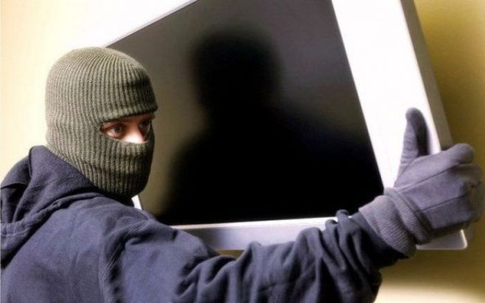 Үйлерді тонап, автокөлік сатып алған