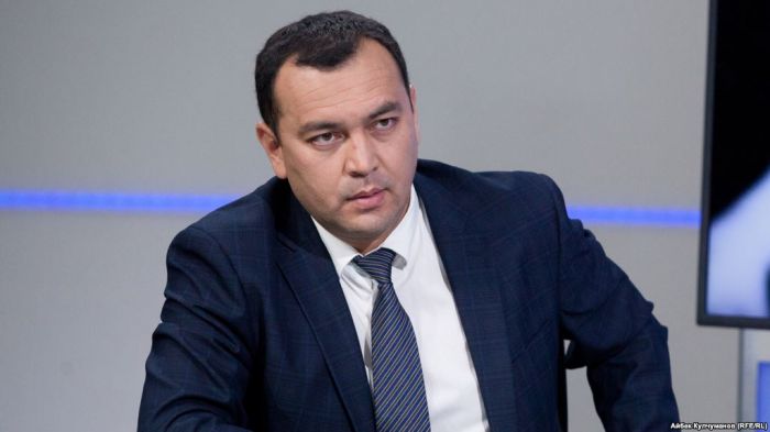 Бішкекте вице-премьер Темир Жумакадыровпен қоштасып жатыр