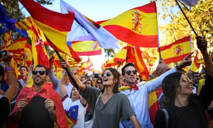 Каталонияда 130 мың адам Испания бірлігін қолдап шеруге шықты