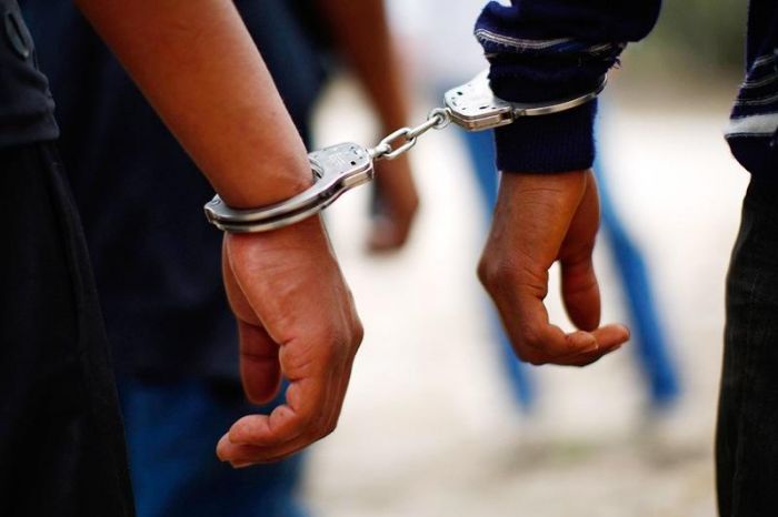 Алаяқтық жасады деген күдікке ілінген қазақстандық БАӘ-ден экстрадицияланды