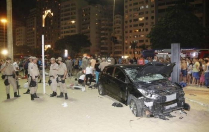 Рио-де-Жанейрода автокөлік жаяу жүргіншілерді қағып кетті