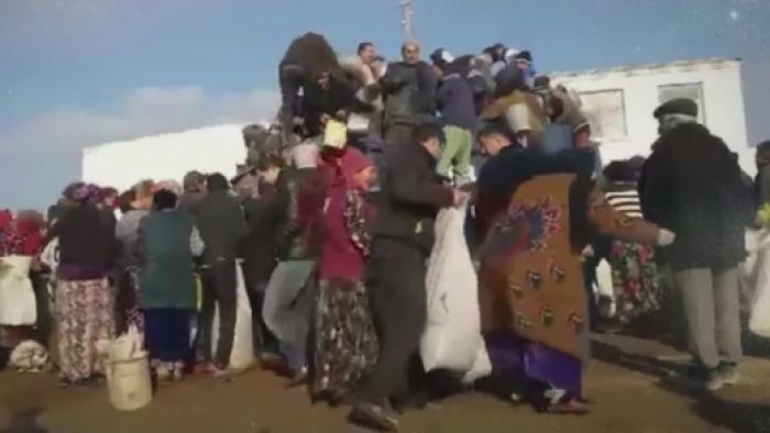 Ұн тапшылығын тартқан Түрікменстанда халық кебекке таласып жатыр