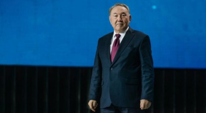 ​Назарбаев әйелдерді мерекесімен құттықтады 