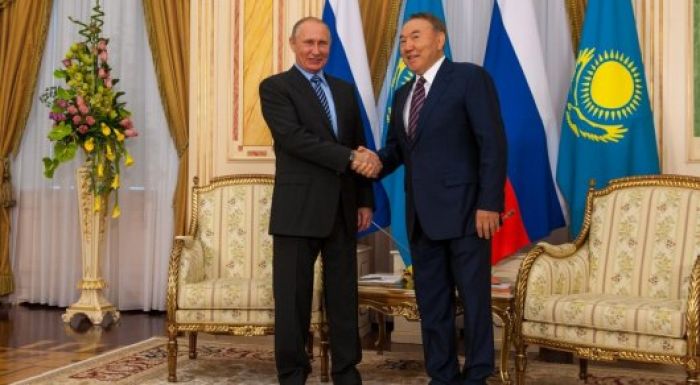 ​Назарбаев Путинді президент сайлауындағы жеңісімен құттықтады