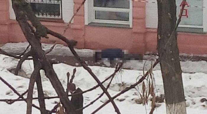 ​Оралда ер адам басына шатырдан мұз кесегі түсіп, қаза болды 