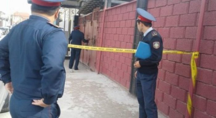 ​Шымкентте белгісіз біреулер бизнесмен мен оның қызын жауыздықпен өлтіріп кеткен