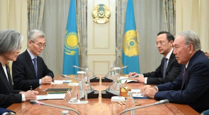 ​Назарбаев Оңтүстік Кореяның сыртқы істер министрімен кездесті