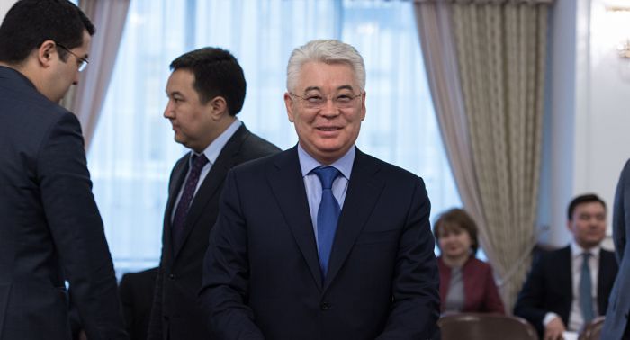 Министр Атамқұлов Нығматулинге жауап беремін деп депутаттарды күлдірді