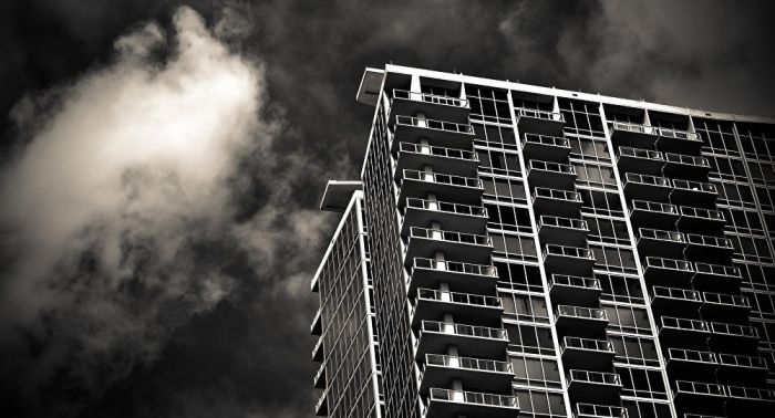 Астанада төрт бала жоғары қабаттан құлап кетті