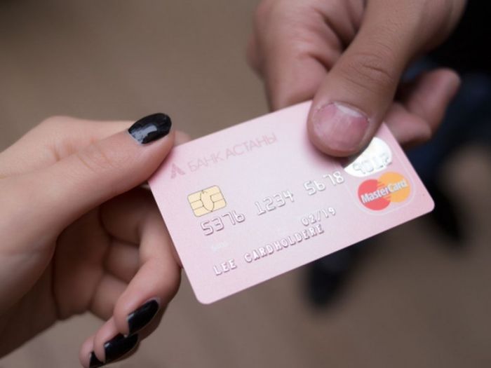 "Астана" банкі қолма-қол ақша беруді шектеу мерзімін 1 маусымға дейін ұзартты