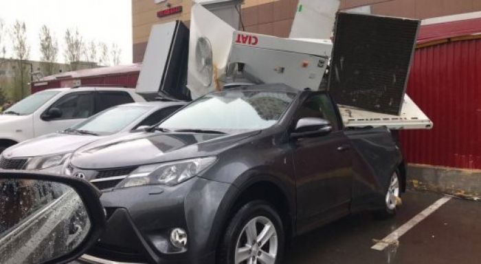 ​Астанада дауылдан 13 адам зардап шекті 