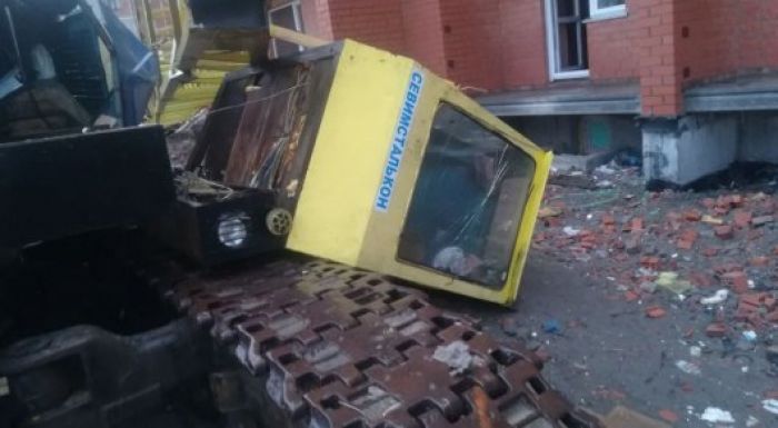​Петропавлда дауылдан құрылыс краны құлады