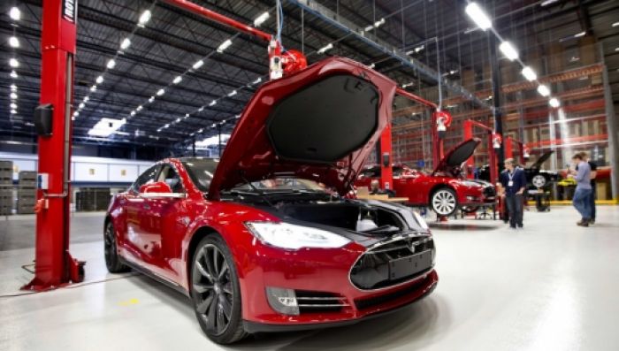 Tesla 4 мың қызметкерді жұмыстан шығарады – Илон Маск