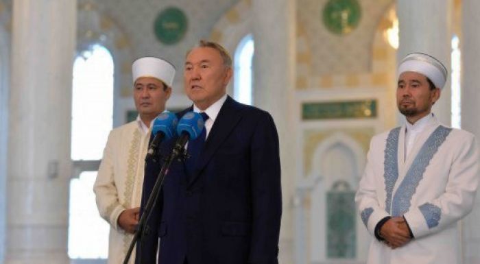 ​Назарбаев қазақстандықтарды Ораза айт мерекесімен құттықтады 
