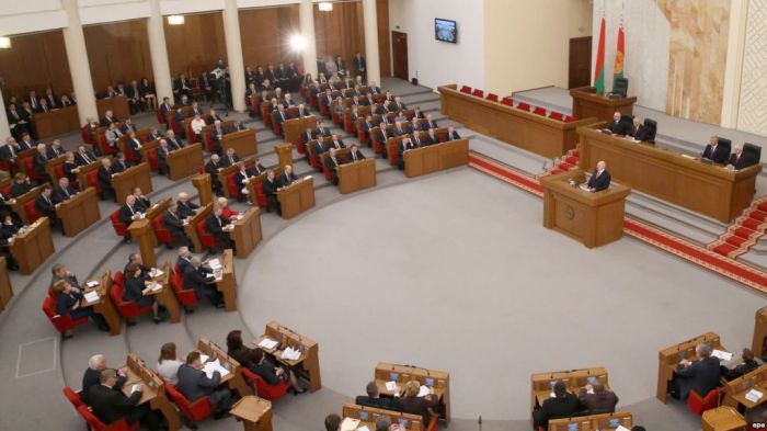 Беларусь парламенті "жалған хабар" таратуға қарсы заң қабылдады