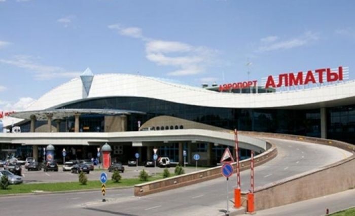 Алматы әуежайында 10 рейс кешігіп, 1 жолаушы ұшақтан түсірілді
