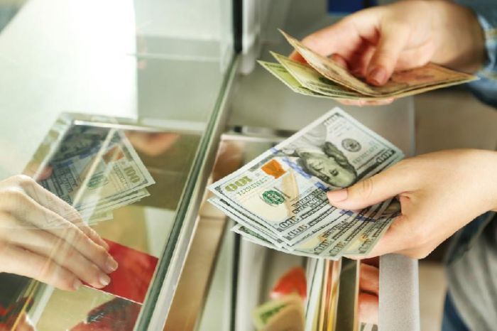 ​Ұлттық банк басшысы қазақстандықтарға валюта айырбастау бекеттеріне жүгірмеуге кеңес берді 