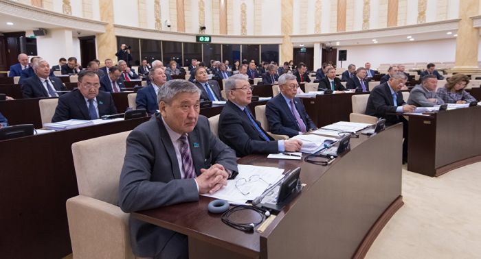 Депутаттар каникулға кетті