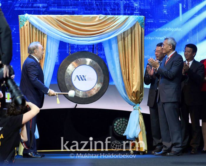 ​Нұрсұлтан Назарбаев гонг соғу арқылы АХҚО қызметін іске қосты 